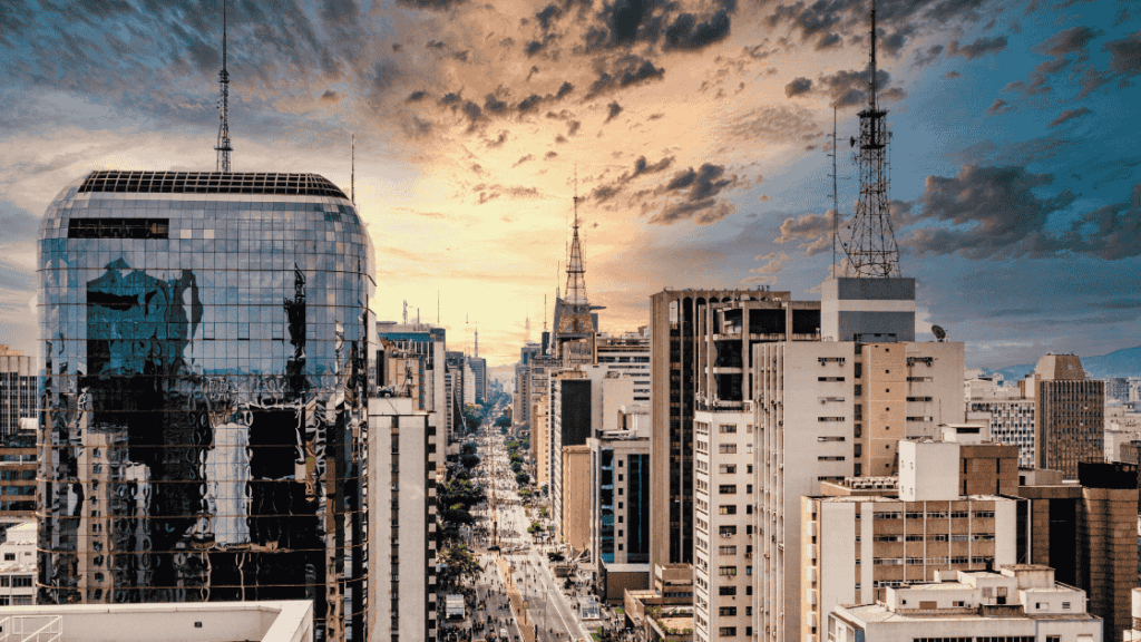 Por que Investir em Imóveis de Alto Padrão em São Paulo é uma Decisão Segura?
